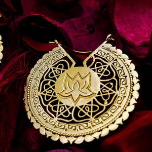 Ethnic round earrings in brass / silver plated brass.