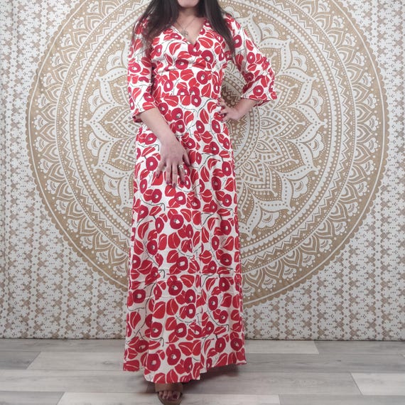 three quarter sleeve boho maxi dress Lila Women's Dress. Three-quarter With Pockets. Dress With a Red and White Floral Print. Elegant Dress With a Fitted and Flared Waist Floral dresses