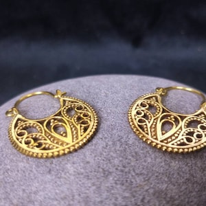 Mini Indian hoop earrings. Small ethnic earrings in brass / silver-plated brass.