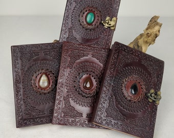 Journal en cuir avec papier recyclé (17,5 cm x 12,5 cm). Journal , carnet, carnet de croquis.Motifs mandala / différentes pierres