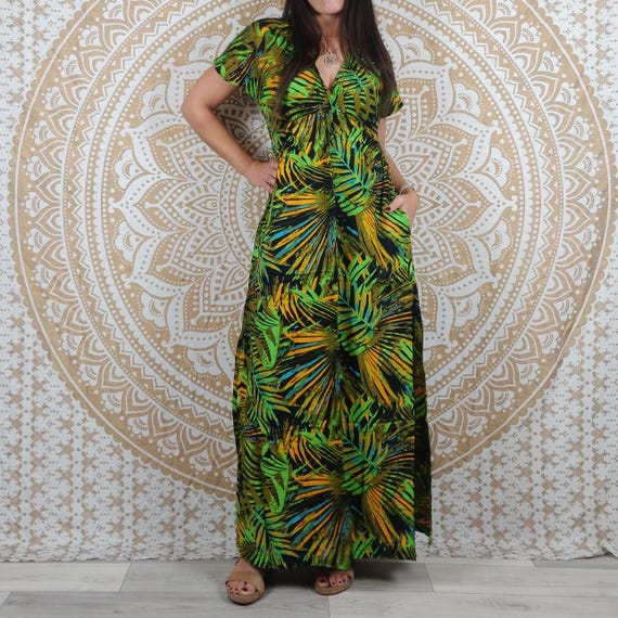 Nandyal women's long dress. Side slit dress with short sleeves and pockets. Green foliage print. Indian dress. Boho. Summer dress.