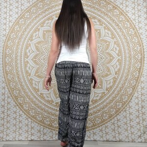 Lampang harem pants. Fluid and light pants with elastic at the ankles. Ethnic print. image 10