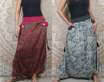 Pantalon Haria en soie indienne. Sarouel / Pantalon-jupe ajustable avec poches. Imprimé fleuri gris et blanc / paisley rouge.