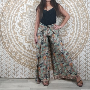 Pantalon thaï femme Moyana en soie indienne. Pantalon portefeuille bohème. Imprimé fleuri noir et bleu / pailsey marron et or / marron Paisley multicolore