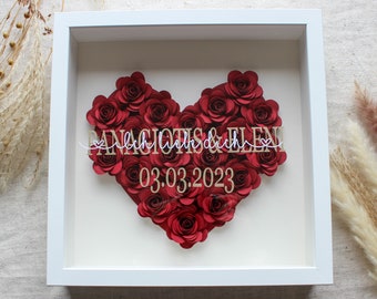 personalisierter Rahmen für Paare | Geschenk personalisiert mit Namen & Datum | handgefertigte Rosen | Valentinstag Geschenk