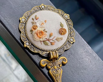 Floral Embroidered Compact Mirror, Flower Pocket Mirror, Makeup Mirror, Antique Compact Mirror, Vintage Vanity Hand Mirror, Bridesmaid Gift