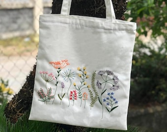 Hand Embroidered Linen Bag, Cute Small Embroidery Market Bag, Eco Friendly Grocery Bag, Aesthetic Bag, Handmade Tote Bag