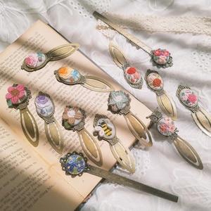 Custom Hand Embroidered Bookmark, Embroidered Flower Bookmark, Book Lover Gift, Gift For Her, Personalized Bookmark, Book Accessories