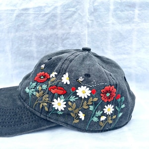 Hand Embroidery White Daisy and Bee Hat, Wildflowers Embroidered Hat, Personalized Baseball Cap, Vintage Embroidered Floral, Hat For Woman