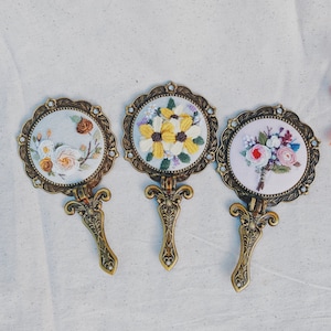 Floral Embroidered Compact Mirror, Flower Pocket Mirror, Makeup Mirror, Antique Compact Mirror, Vintage Vanity Hand Mirror, Bridesmaid Gift