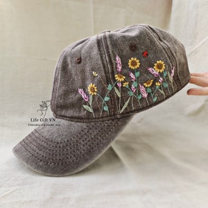 Hand Embroidery Yellow Daisy and Bee Hat, Personalized Baseball Cap, Custom Hand Embroidered Hat, Vintage Embroidered Floral, Hat For Woman