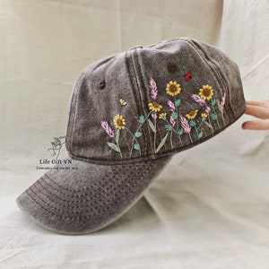 Hand Embroidery Yellow Daisy and Bee Hat, Personalized Baseball Cap, Custom Hand Embroidered Hat, Vintage Embroidered Floral, Hat For Woman