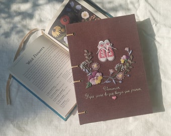 Floral handgesticktes Notizbuch A5, personalisiertes gesticktes Notizbuch, Stoffbezug, Blumen-Journal, handgefertigtes Notizbuch, benutzerdefiniertes Journal