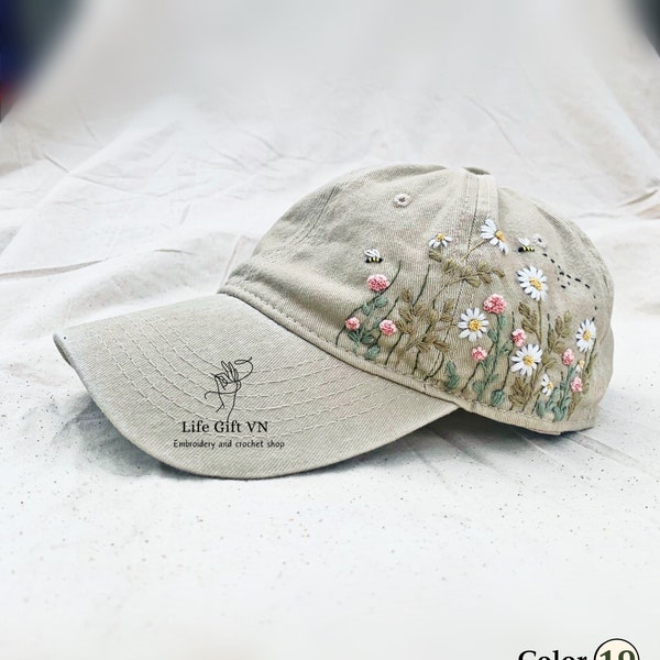 Hand Embroidery White Daisy and Bee Hat, Wildflowers Embroidered Hat, Personalized Baseball Cap, Vintage Embroidered Floral, Hat For Woman