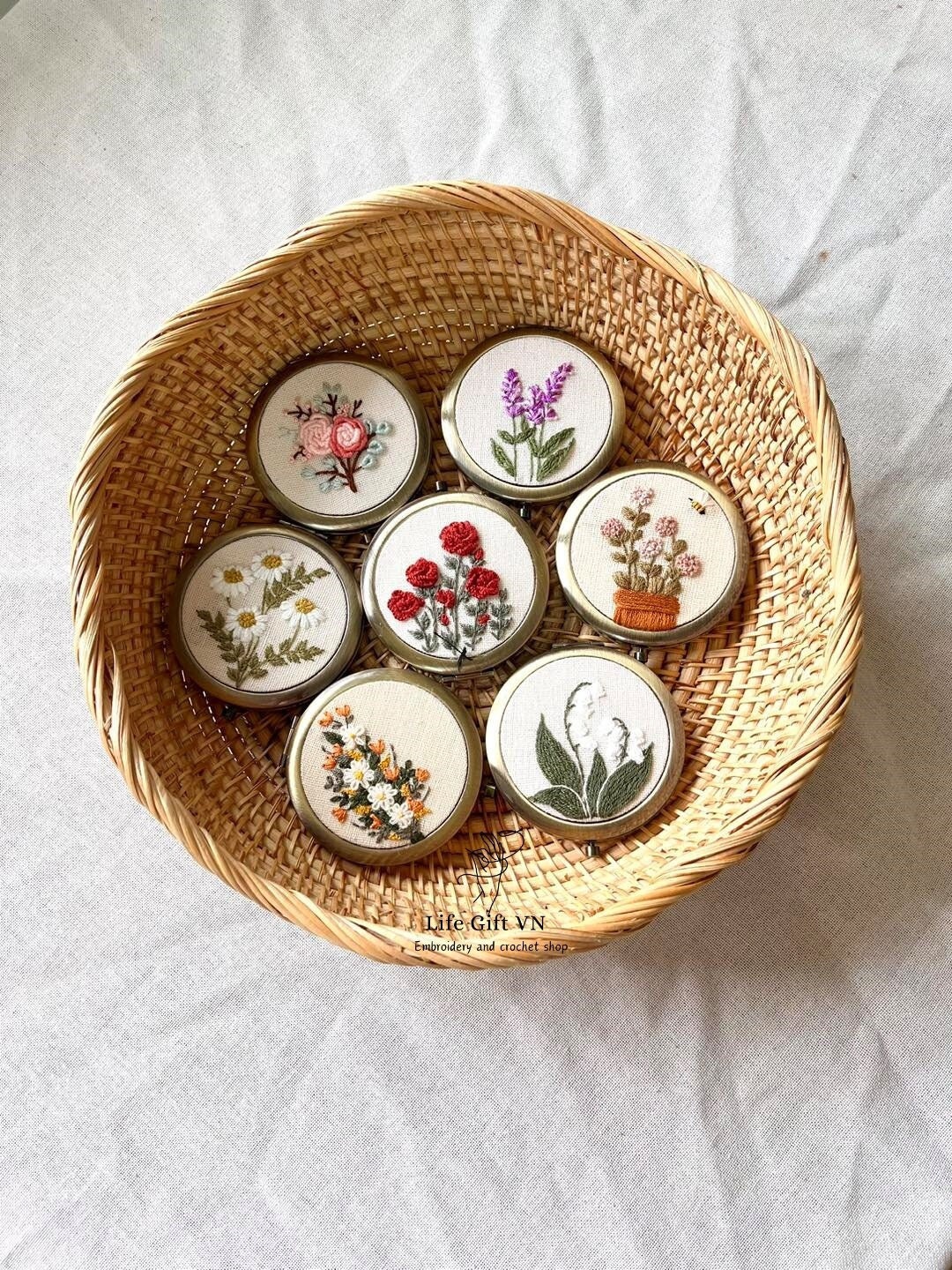 Hand Embroidered Pocket Mirror, Floral Embroidered Compact Mirror, Personalized Compact Mirror, Bridesmaid Gift, Makeup Mirror, Gift For Her