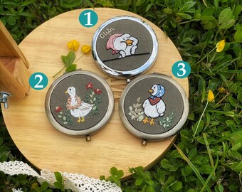 Personalized Compact Mirror, Hand Embroidered Pocket Mirror, Floral Embroidered Compact Mirror, Gift For Her, Bridesmaid Gift, Makeup Mirror