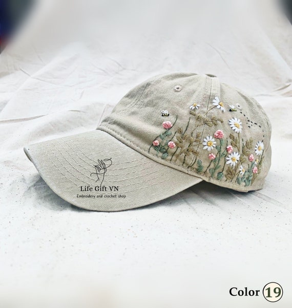 Hand Embroidery White Daisy and Bee Hat, Wildflowers  display picture 1