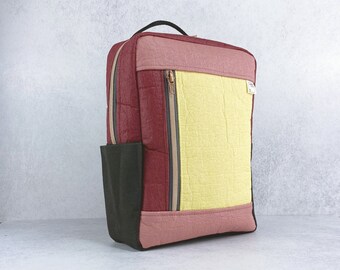 Rucksack in kleiner Variante in drei Farben, mit Tablet-Innentasche aus veganem Leder (das aus Ananasfasern besteht) Rot/Rosa/Gelb