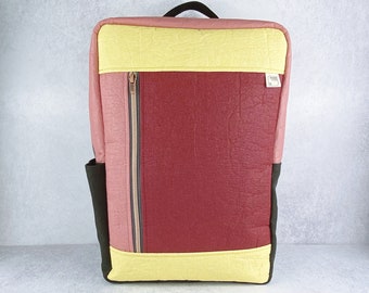 Rucksack in drei Farben mit großer Innentasche aus veganem Leder (das aus Ananasfasern besteht) Rot/Rosa/Gelb