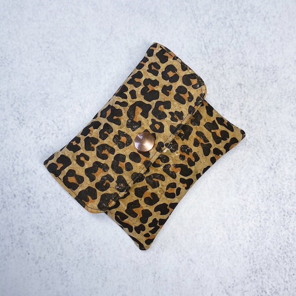 Kleiner Kork - Geldbeutel, Portemonnaie, Geldbörse, Brieftasche in der Farbe Natur mit Leopardenmuster