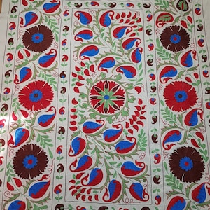 Copriletto Suzani uzbeko, blu rosso suzani appeso a parete, fiori ricamati a mano suzani tovaglia, biancheria da letto suzani fatta a mano, copriletto, copridiva