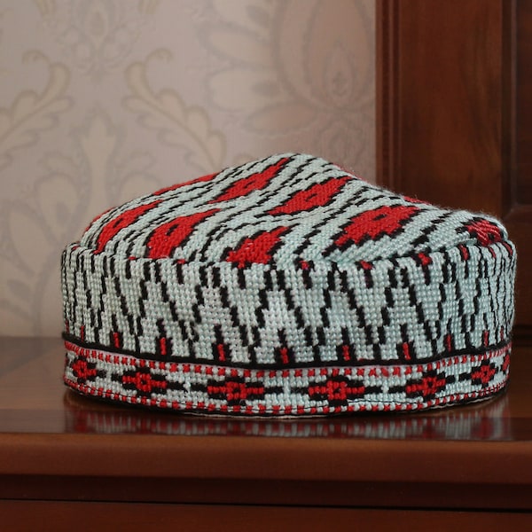 Uzbek hand embroidered skull-cap hat/Ethnic kufi hat/Handmade traditional cap/Muslim islamic skullcap/Unisex boho hand embroidery head wear