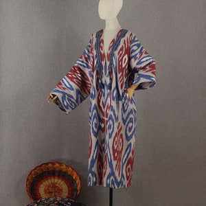 Usbekische Ikat Jacke/Baumwolle Unisex Chapan/Blau Roter Boho Mantel/Ethnische Abaya/Tribal Ikat Robe/Boho Kimono/Handgewebter Stoff aus Usbekistan