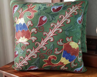 Ethnic hand-embroidered pillow cover 17x17 / Suzani accent cushion / Boho decorative throw pillowcase / Handmade Uzbek pillow sham