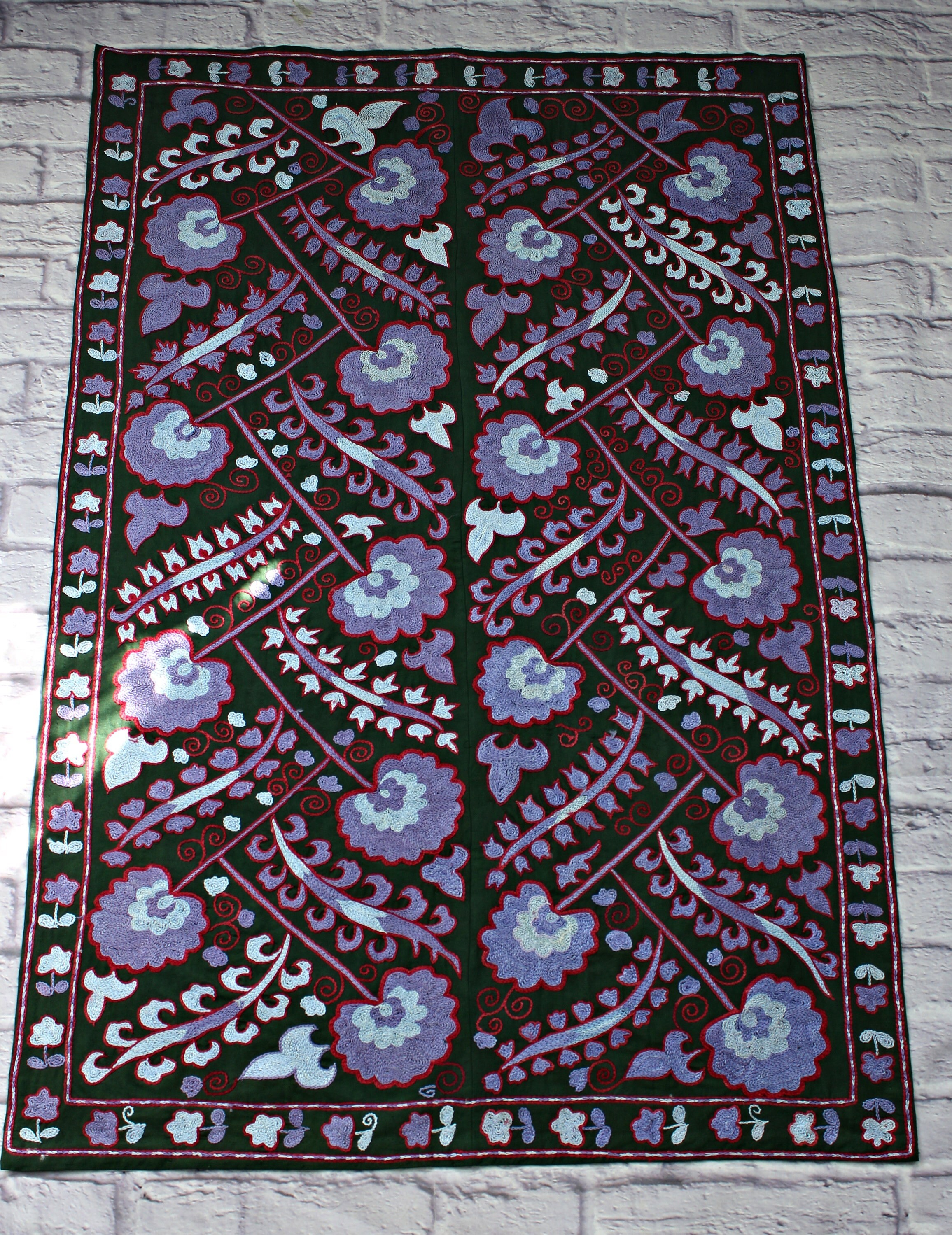 手刺繍スザニ、青いテーブルクロス スザニ、花柄ソファカバー スザニ