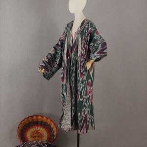 Usbekische Ikat Jacke / Baumwoll Unisex Chapan / grün-rosa Boho Mantel / Ethno Abaya / Stammes-Ikat Robe / Boho Kimono / Handgewebter Stoff aus Usbekistan