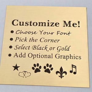 Puede incluir: Un cuadrado dorado con el texto "Customize Me!" y opciones de personalizaci&oacute;n. Incluye iconos de estrella, huellas de patas, corazones, flor de lis y nota musical.