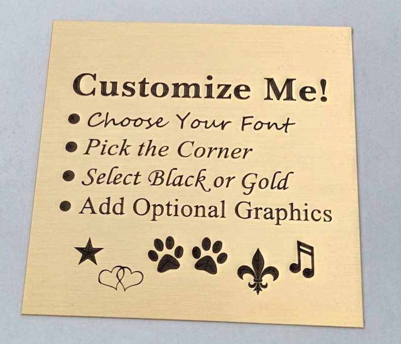 Puede incluir: Un cuadrado dorado con el texto "Customize Me!" y opciones de personalizaci&oacute;n. Incluye iconos de estrella, huellas de patas, corazones, flor de lis y nota musical.