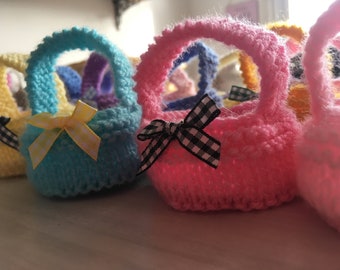 Super cute mini knitted baskets with bows, various colours