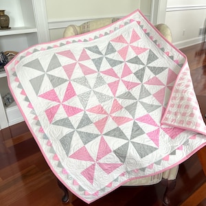 Handmade Baby Girl Quilt: Pink Pinwheels with Prairie Points (41inx41in)