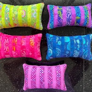 Handgefertigtes Nadelkissen, Gestepptes Nadelkissen, Quilting Geschenk, Nähzubehör, 18 x 10 cm (wählen Sie ein Nadelkissen)