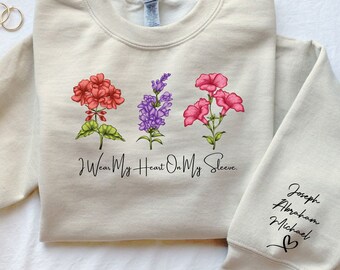 Llevo mi corazón en la sudadera de manga, sudadera de mamá de flores, suéter personalizado para mamá, camisa de mamá nueva, camisa de mamá floral, camisa con nombre de niños