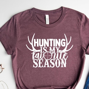 Jagd ist meine Lieblingssaison T-Shirt, Jagd-Liebhaber-T-Shirt Geschenk, Jagd-T-Shirt, Hirsch-Saison-Shirt, lustiges Jagd-Shirt, Jäger-Outfit, kampierendes T-Shirt Bild 1