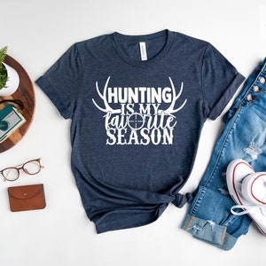 Jagd ist meine Lieblingssaison T-Shirt, Jagd-Liebhaber-T-Shirt Geschenk, Jagd-T-Shirt, Hirsch-Saison-Shirt, lustiges Jagd-Shirt, Jäger-Outfit, kampierendes T-Shirt Bild 3