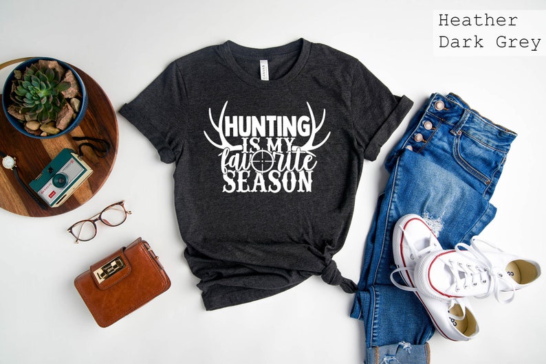 Jagd ist meine Lieblingssaison T-Shirt, Jagd-Liebhaber-T-Shirt Geschenk, Jagd-T-Shirt, Hirsch-Saison-Shirt, lustiges Jagd-Shirt, Jäger-Outfit, kampierendes T-Shirt Bild 5