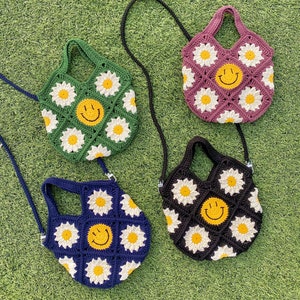 Crochet Crossbody Bags, Cute Crossbody Bag, Crochet Daisy Bag, Gift for Friend, Handmade Crochet purse, Granny Square Bag, Summer Bag image 1