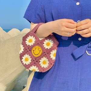 Crochet Crossbody Bags, Cute Crossbody Bag, Crochet Daisy Bag, Gift for Friend, Handmade Crochet purse, Granny Square Bag, Summer Bag image 6