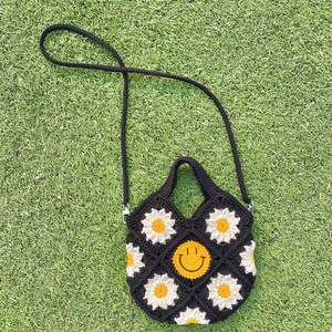 Crochet Crossbody Bags, Cute Crossbody Bag, Crochet Daisy Bag, Gift for Friend, Handmade Crochet purse, Granny Square Bag, Summer Bag image 7