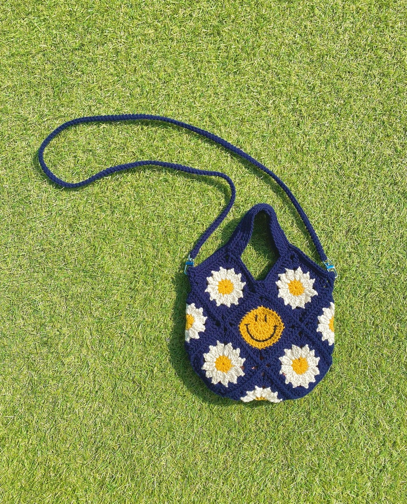 Crochet Crossbody Bags, Cute Crossbody Bag, Crochet Daisy Bag, Gift for Friend, Handmade Crochet purse, Granny Square Bag, Summer Bag image 9