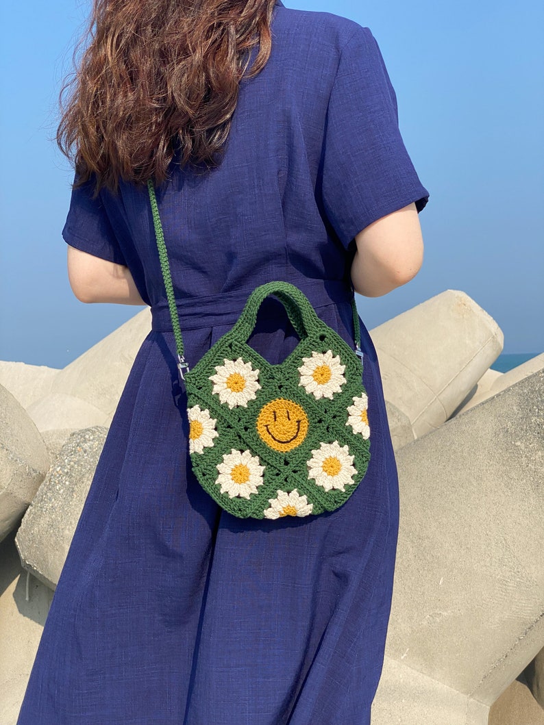 Crochet Crossbody Bags, Cute Crossbody Bag, Crochet Daisy Bag, Gift for Friend, Handmade Crochet purse, Granny Square Bag, Summer Bag image 4