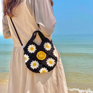 Crochet Crossbody Bags, Cute Crossbody Bag, Crochet Daisy Bag, Gift for Friend, Handmade Crochet purse, Granny Square Bag, Summer Bag image 2