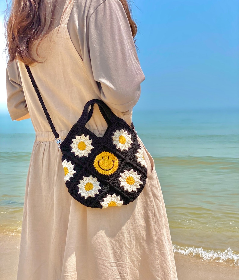 Crochet Crossbody Bags, Cute Crossbody Bag, Crochet Daisy Bag, Gift for Friend, Handmade Crochet purse, Granny Square Bag, Summer Bag image 2