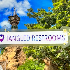 Tangled Restrooms Destination Drop Pin Aufkleber | Disney World GPS Location Planner Aufkleber Wasserfester Aufkleber Vinyl Aufkleber