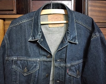 Veste de camionneur classique de Levi, vintage des années 1990, denim bleu foncé, code de lot 70503 pour le début des années 1990, veste en jean Levis vintage cool, Levi 501s