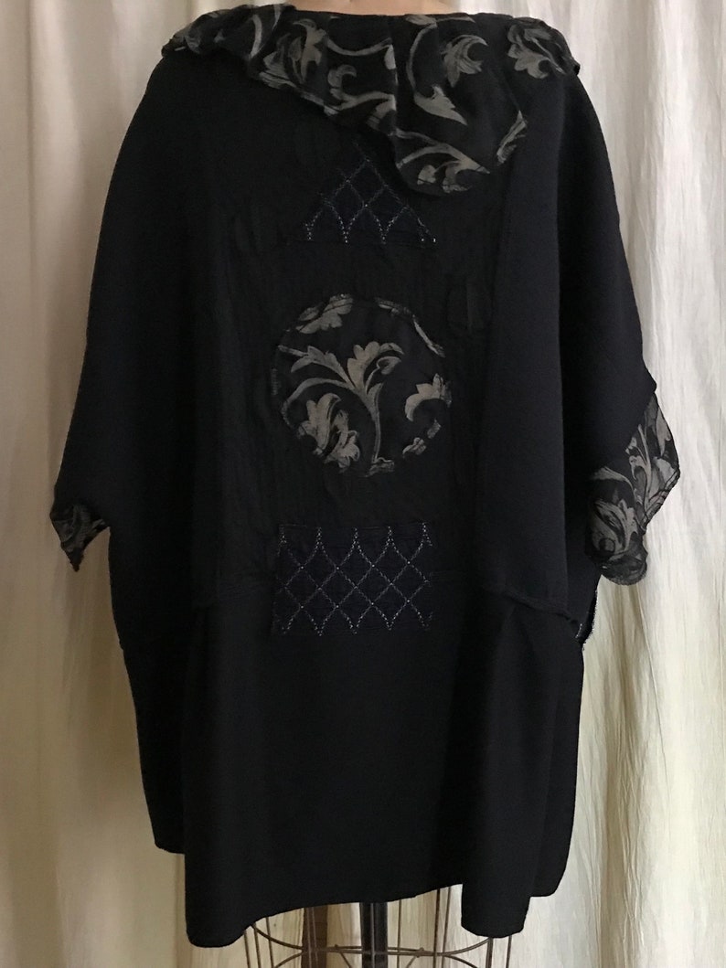 3 button Black ivory fancy knit duster image 8