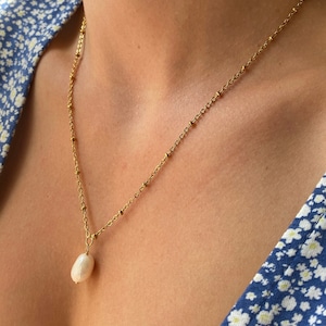Gold necklace with freshwater pearl pendant, delicate real pearl necklace, minimal pearl chain necklace, freshwater pearl necklace